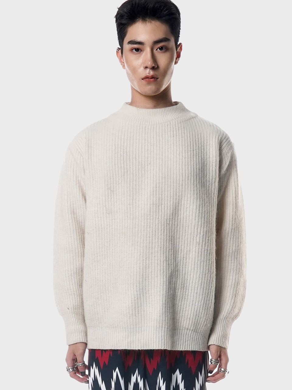 Round-Neck Oversized Angora-Wool Sweater (white)